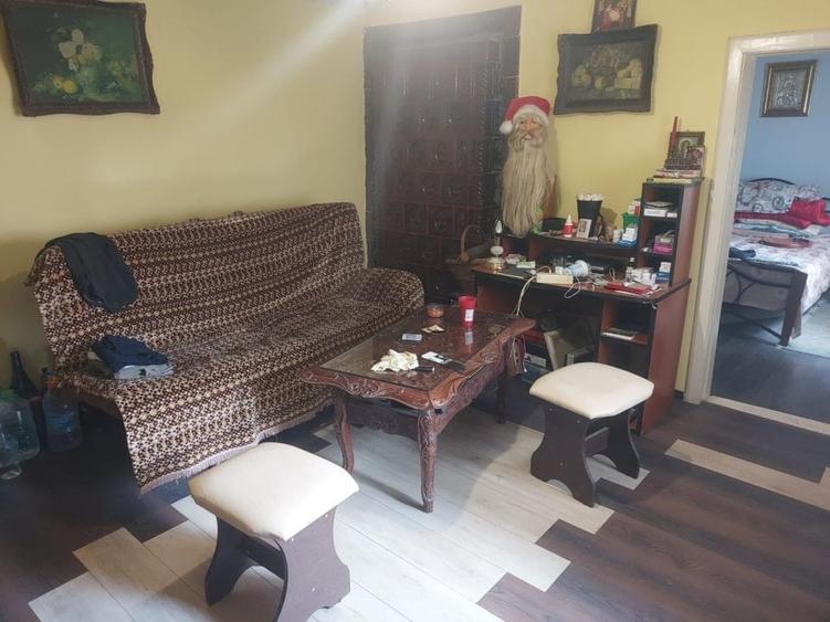 Casă individuală cu 7 camere cu Teren 777 Mp în Sud