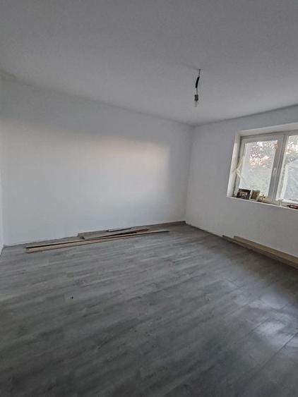 Casă individuală cu 3 camere cu Canalizare în Brodoc
