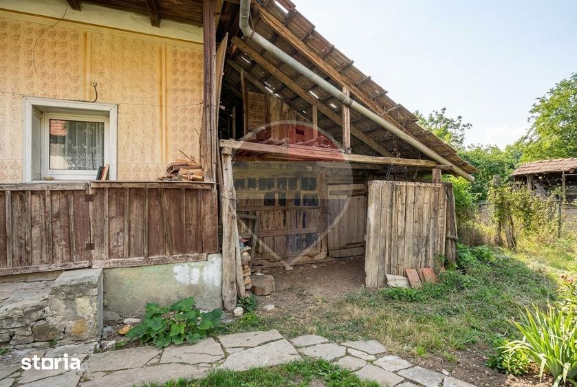 Casă cu 2 camere cu Teren 3618 Mp în Moldovenești