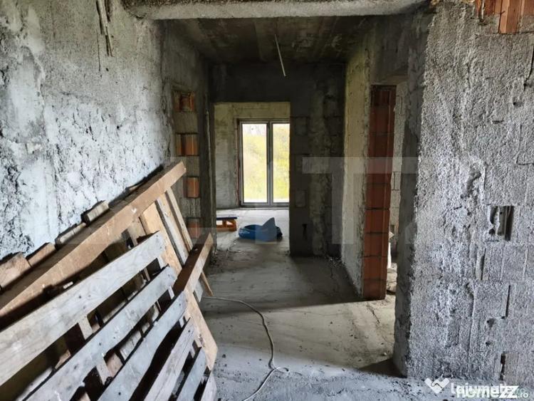 Casă cu 7 camere cu Teren 1607 Mp în Central