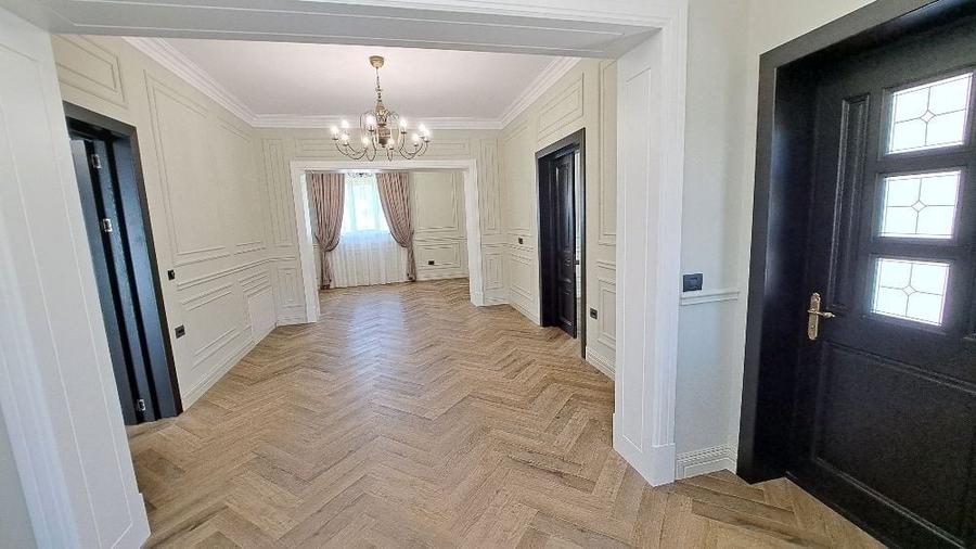 Casă individuală cu 5 camere cu Canalizare în Central