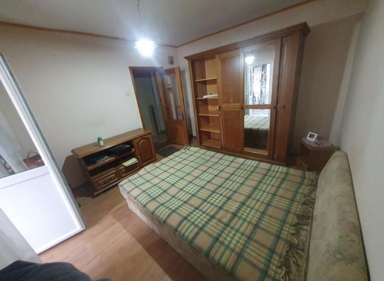 Apartament cu 3 camere decomandat în Sud