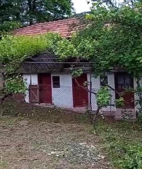 Casă cu Teren 1000 Mp în Muscel