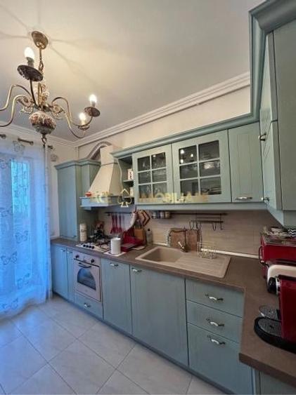Apartament cu 4 camere decomandat, mobilat în Băneasa
