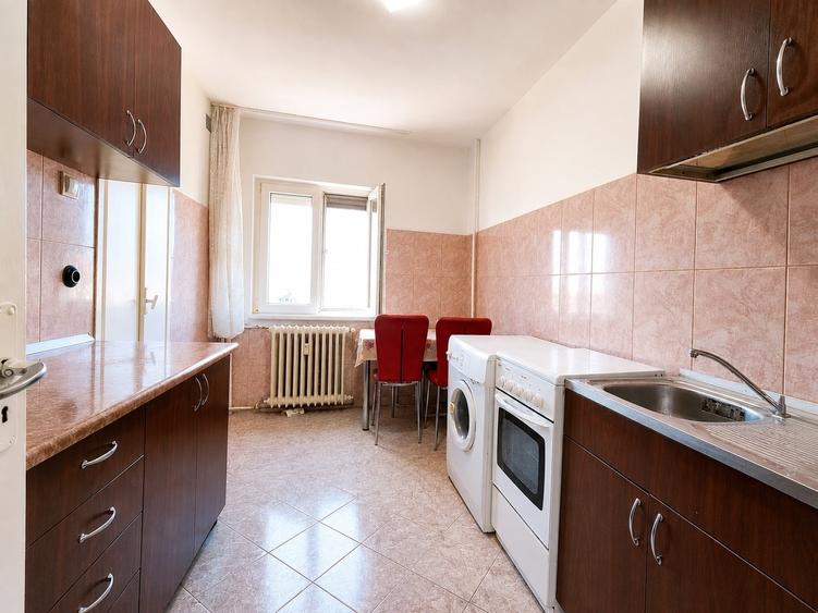 Apartament cu 3 camere semidecomandat, mobilat în Olimpia-Stadion
