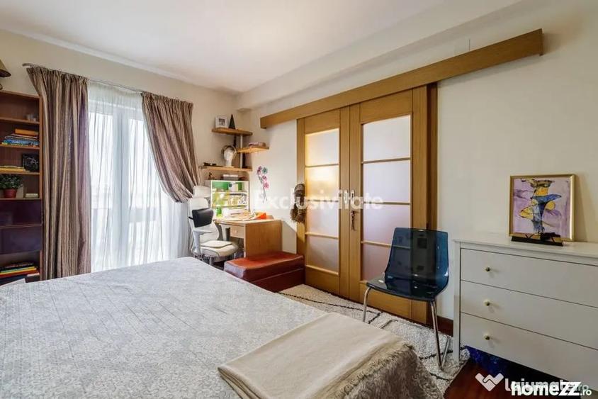 Apartament cu 3 camere semidecomandat în Ștefăneștii de Jos