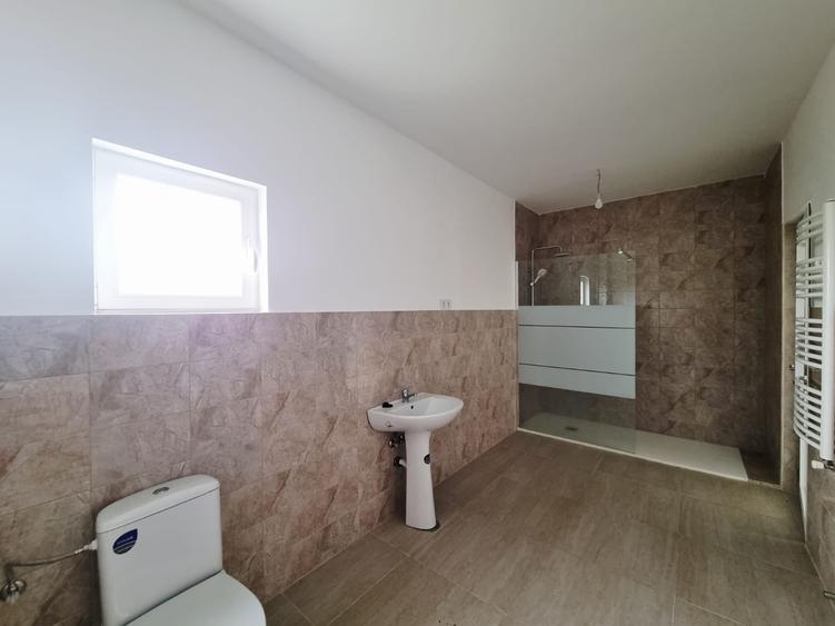 Casă individuală cu 5 camere cu Canalizare în Tulucești