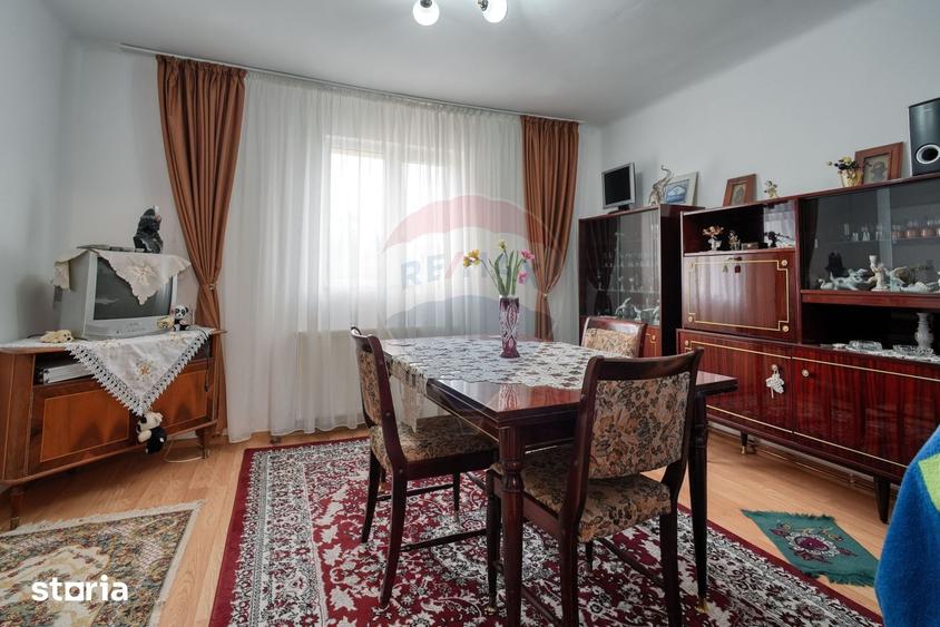 Casă cu 6 camere cu Teren 416.37 Mp în Bartolomeu
