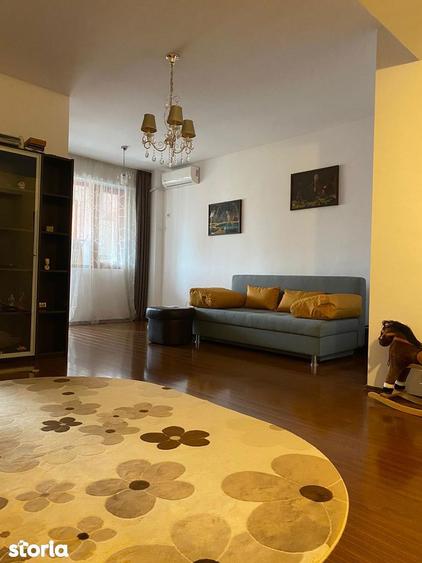 Apartament cu 3 camere semidecomandat în Central