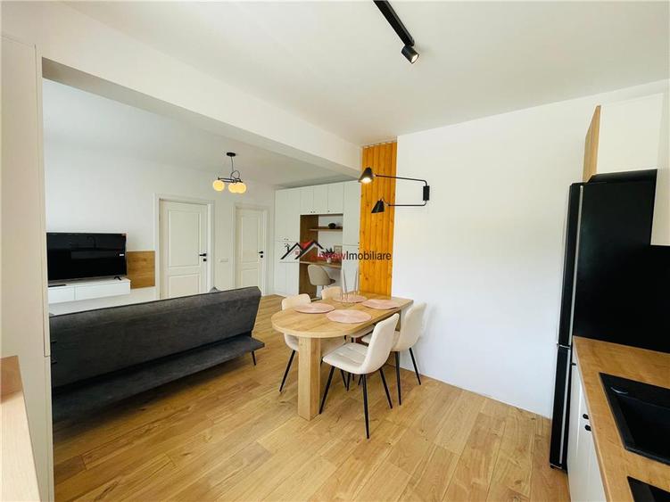 Apartament cu 2 camere semidecomandat, mobilat în Florești