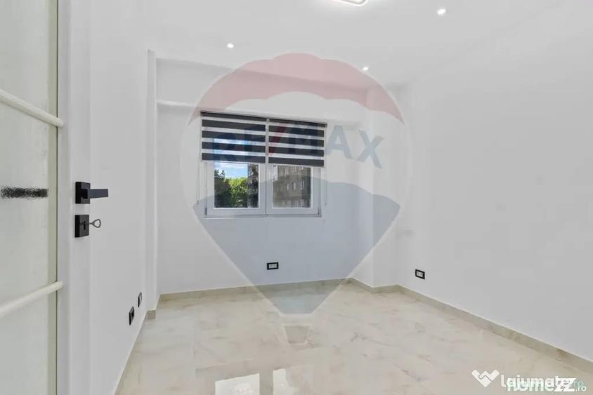 Apartament cu 3 camere decomandat în Băncilor
