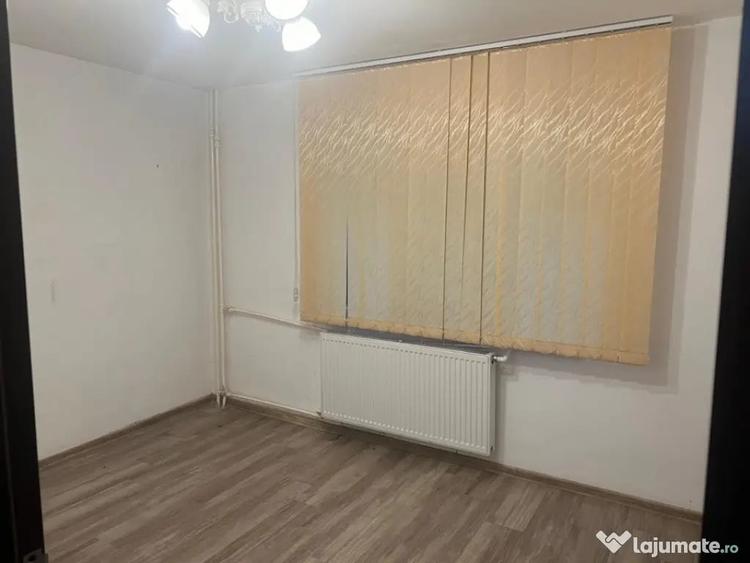 Apartament cu 2 camere semidecomandat în Craiovița Nouă