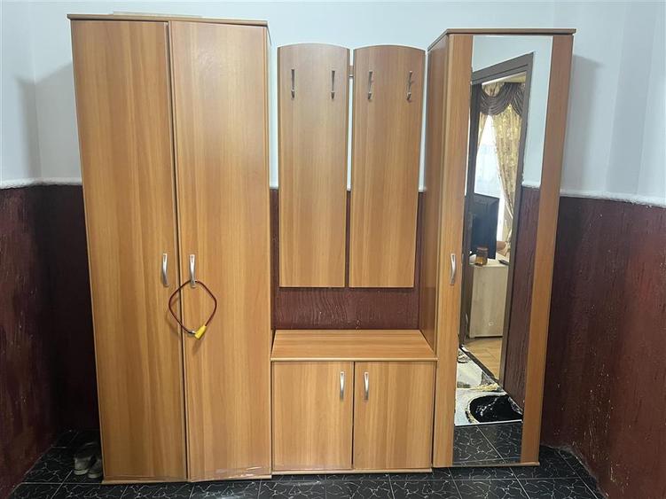 Apartament cu 2 camere semidecomandat, mobilat în Tei