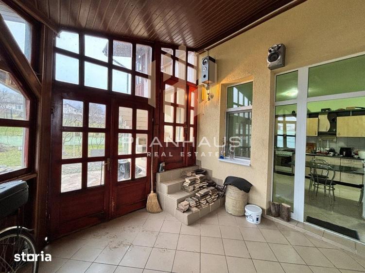 Casă cu 5 camere cu Teren 1200 Mp în Central