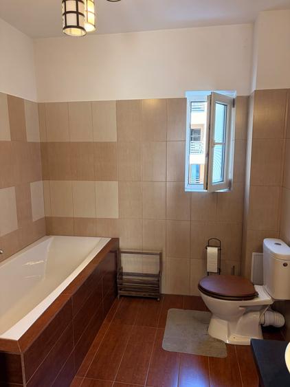 Apartament cu 3 camere decomandat în Câmpului