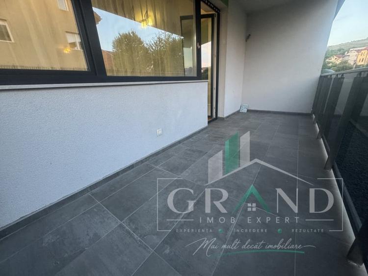 Apartament cu 2 camere semidecomandat, mobilat în Borhanci