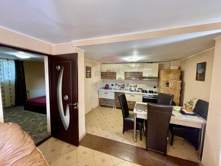 Casă individuală cu 6 camere cu Teren 1354 Mp în Țifești