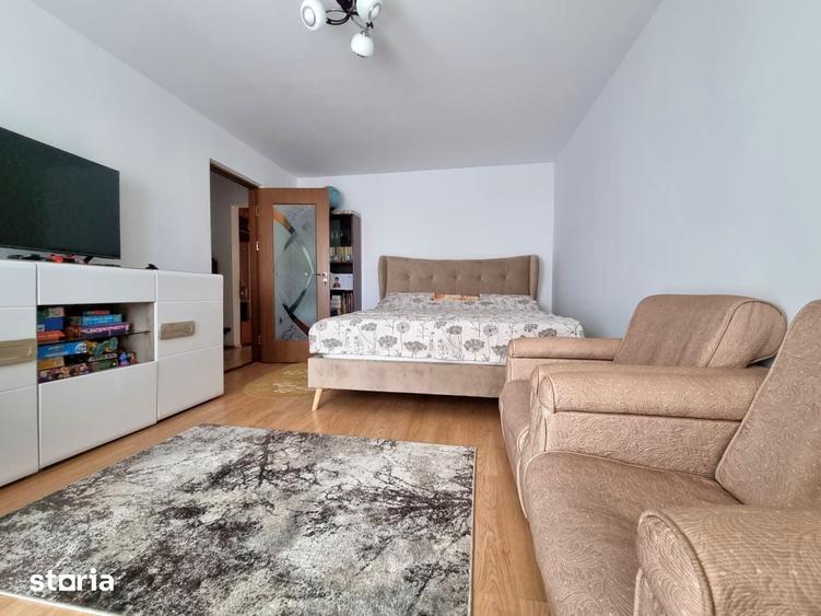 Apartament cu 3 camere decomandat în Mioriței
