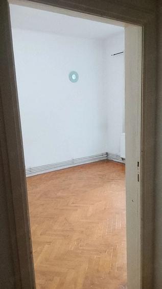 Apartament cu 3 camere decomandat în Universitate