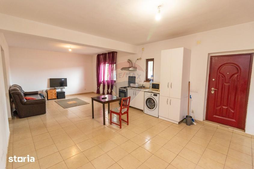 Casă cu 9 camere cu Teren 400 Mp în Central