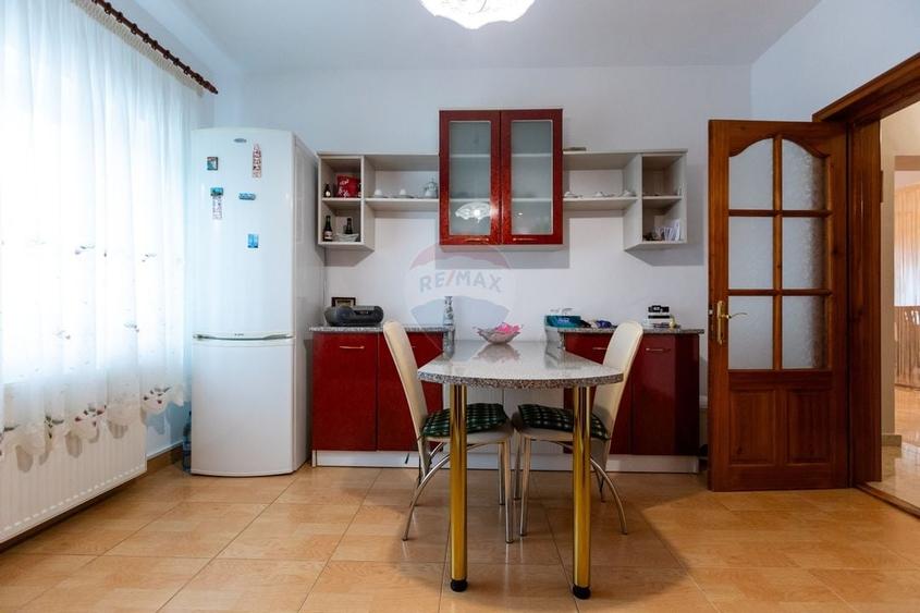 Casă individuală cu 5 camere cu Garaj în Luncani