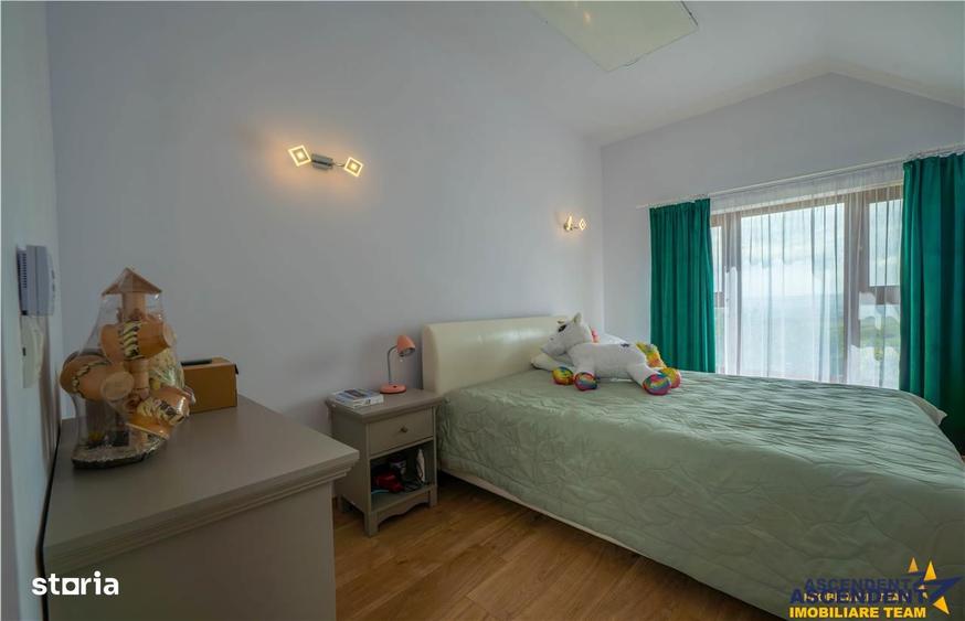 Casă cu 9 camere decomandat cu Teren 1750 Mp în Central