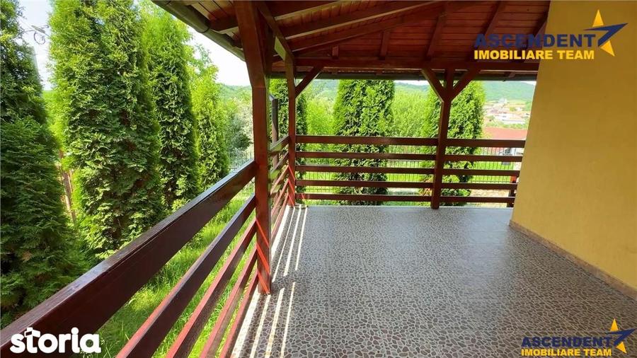 Casă cu 6 camere cu Teren 500 Mp în Corunca