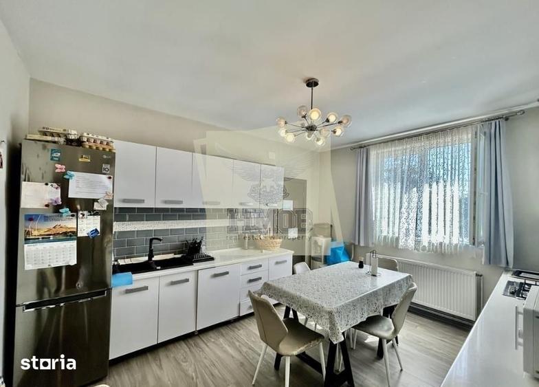 Casă cu 8 camere cu Teren 373 Mp în Lazaret