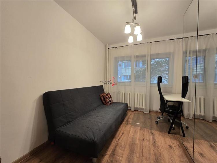 Apartament cu 4 camere decomandat în Doamna Ghica