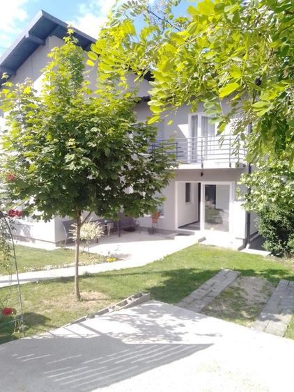 Casă cu 4 camere cu Teren 245 Mp în Prundu