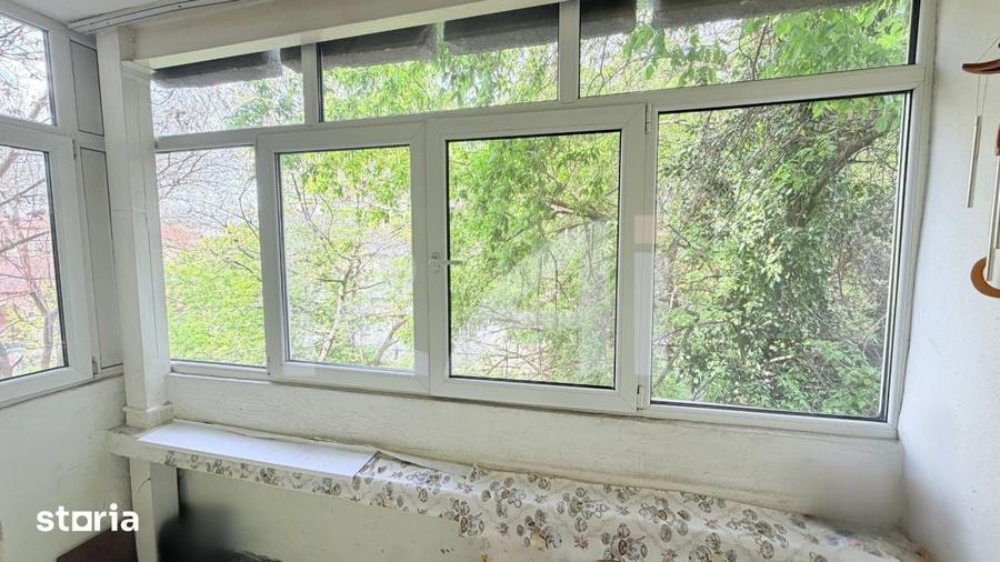 Apartament cu 4 camere decomandat în Rovine