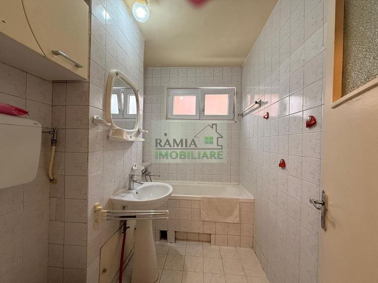 Apartament cu 2 camere semidecomandat, mobilat în Centrul Civic