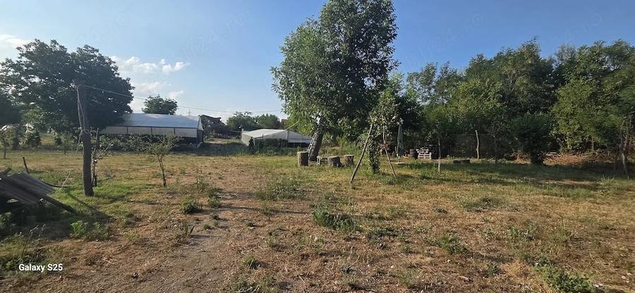 Teren de 2000 mp, în Puținei