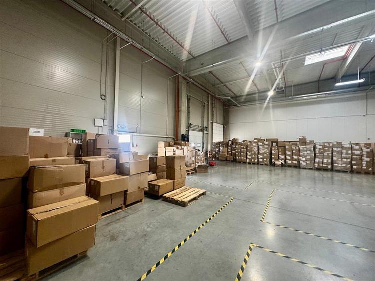 Spațiu industrial, de 1,800 mp, în Exterior Vest