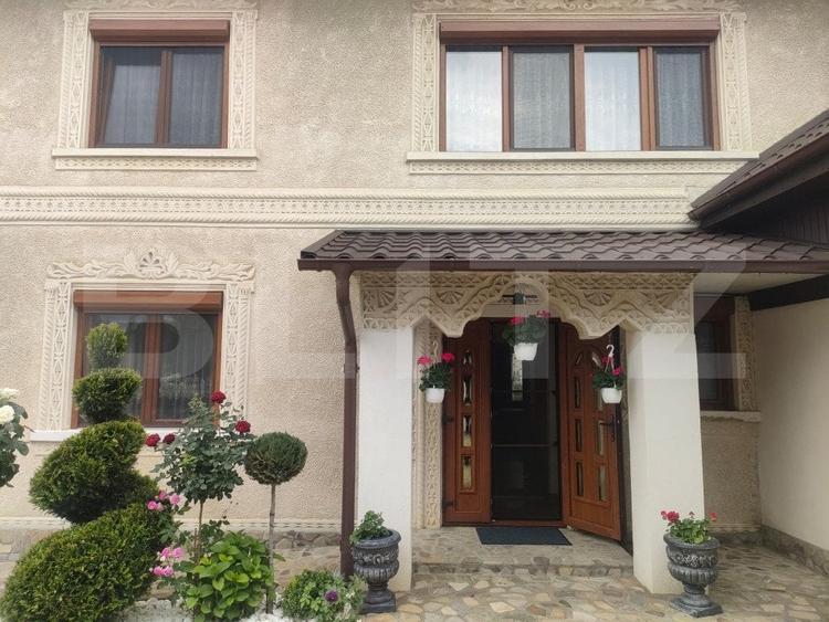 Casă individuală cu 8 camere cu Garaj în Marginea