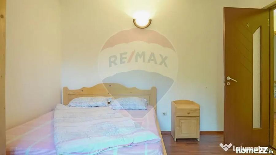 Casă cu 9 camere cu Teren 1000 Mp în Moieciu