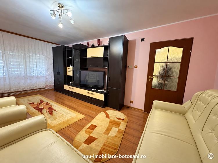 Apartament cu 3 camere decomandat în Central