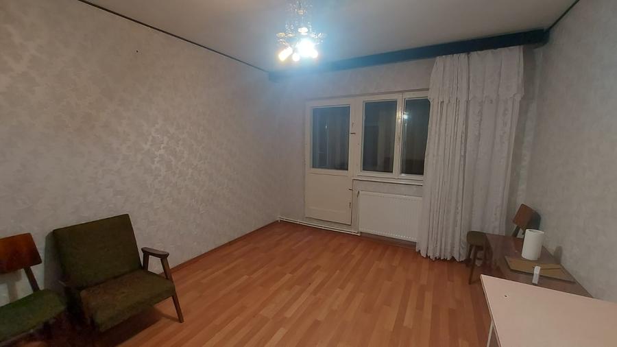 Apartament cu 3 camere decomandat în