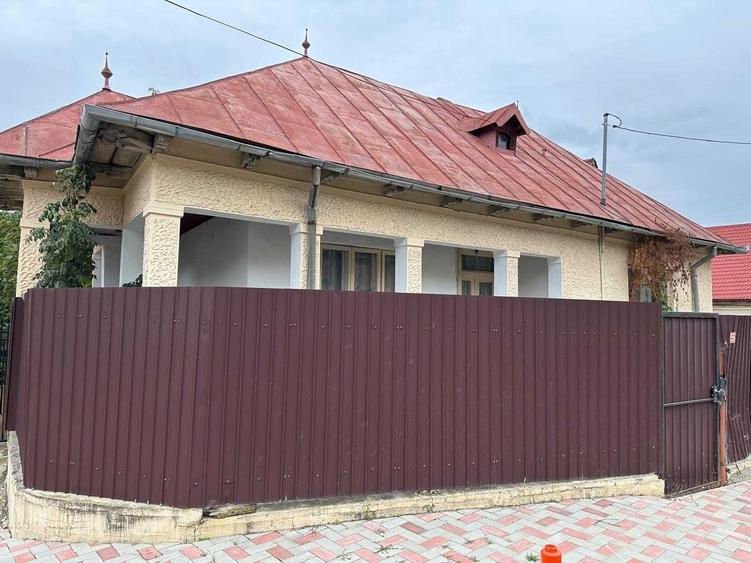 Casă cu 3 camere cu Teren 500 Mp în Central