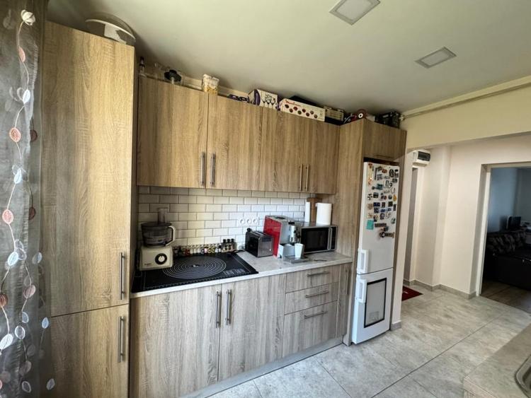 Apartament cu 3 camere decomandat, mobilat în Săsar