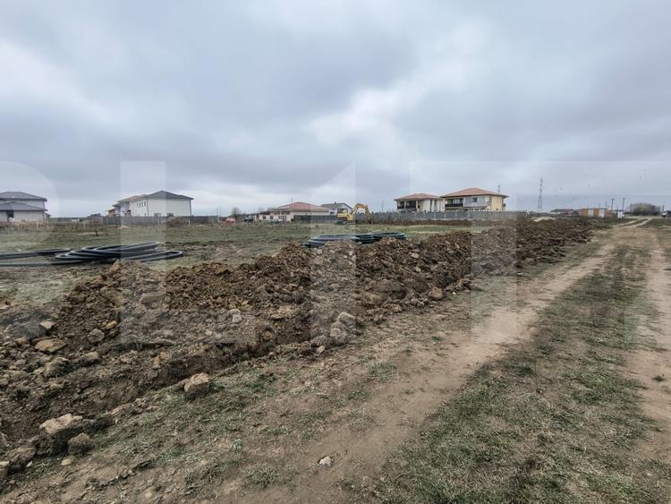 Teren Construcții intravilan de 655.09997558594 mp, în Est