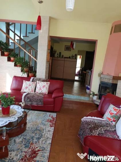 Casă cu 5 camere cu Teren 698 Mp în Albert