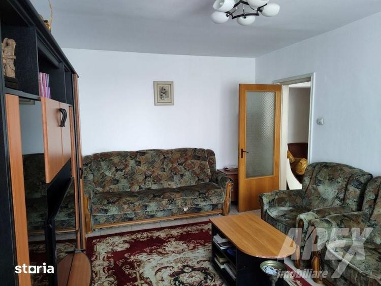 Apartament cu 3 camere decomandat în Titan