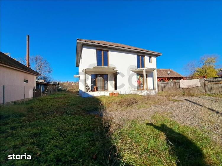 Casă cu 6 camere cu Teren 1276 Mp în Lugașu de Jos