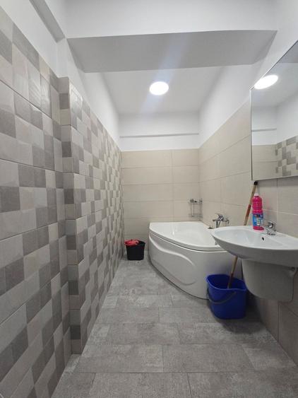 Apartament cu 3 camere decomandat în Dobroești