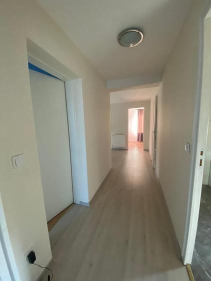 Casă individuală cu 5 camere cu Canalizare în Tămaia