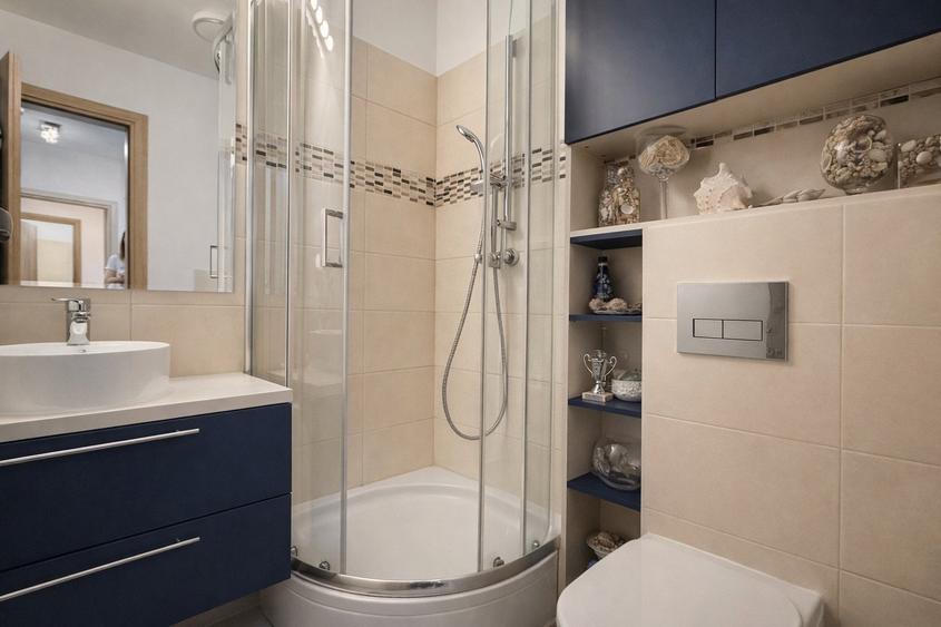 Apartament cu 4 camere semidecomandat, mobilat în Băneasa