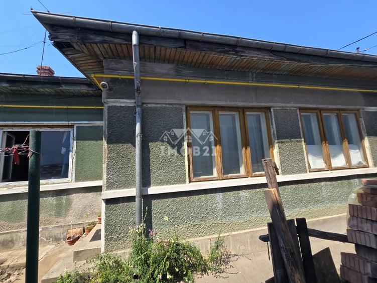 Casă individuală cu 3 camere cu Canalizare în Nord-Est