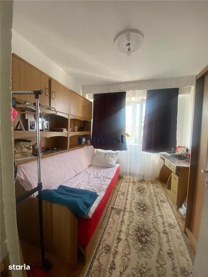 Apartament cu 3 camere decomandat în Micro 16