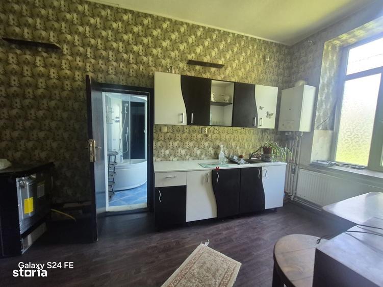 Casă cu 4 camere în Ștefan cel Mare